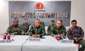 Pangdam XVII/Cenderawasih Mayjen TNI Muhammad Saleh Mustafa melaksanakan menggelar jumpa Pers bersama awak media, bertempat di Makodim 1702/JWY, Senin (27/2/2023)