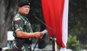 Panglima TNI Laksamana Yudo Margono saat giat Riksiapops dan Upacara Pemberangkatan Satgas Yonif 527/BY dan Yonif 407/PK yang akan melaksanakan tugas di Papua, Sabtu (1/4/2023)