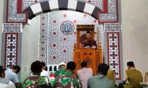 saat Kultum salat tarawih di Masjid Jenderal Sudirman Makorem 081/DSJ, Jl. Pahlawan No. 50 Kota Madiun, Minggu (2/3/2023).