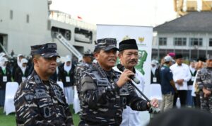 Kepala Staf Angkatan Laut (KASAL) Laksamana TNI Muhammad Ali, di Dermaga Komando Lintas Laut Militer (Kolinlamil) Jakarta Utara, Kamis (6/4/2023), seusai melepas Pesantren Kilat di atas KRI, Ekspedisi Ramadhan Penuh Ekspresi, kerjasama antara TNI AL dengan BAZNAS.