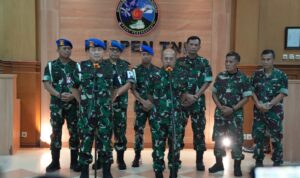 Kapuspen TNI Laksda TNI Julius Widjojono di Jakarta, Sabtu (29/4/2023