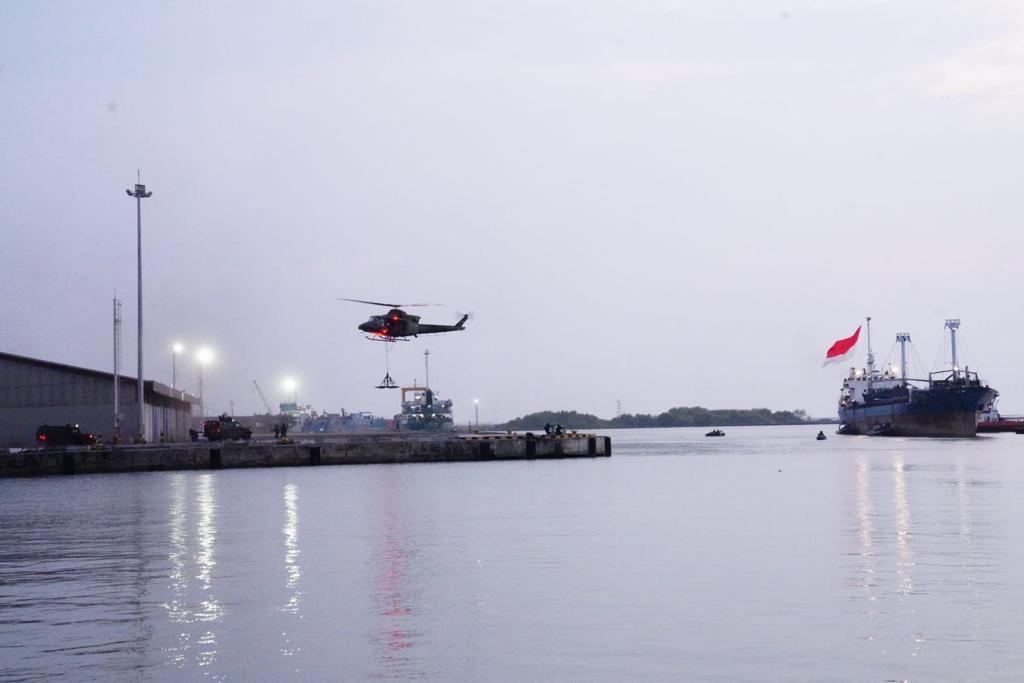 Kasum TNI Letjen TNI Bambang Ismawan, S.E., M.M. menutup “Latihan Aksi Khusus Koopssus TNI Semester I TA.2023”. Upacara penutupan dilaksanakan di Pelabuhan Cirebon, Jl. Perniagaan No. 4 Panjunan, Kec. Lemahwungkuk, Kota Cirebon, Jawa Barat, Jumat (16/6/2023).
