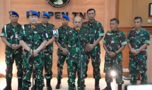 Kapuspen TNI Laksda TNI Julius