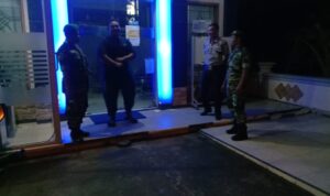 Babinsa Koramil 04/Nguntoronadi Serka Rozaq, Serka Agung dan Serda Fahruk melaksanakan patroli dan pemantauan di wilayah, Minggu (9/7/2023) dini hari.