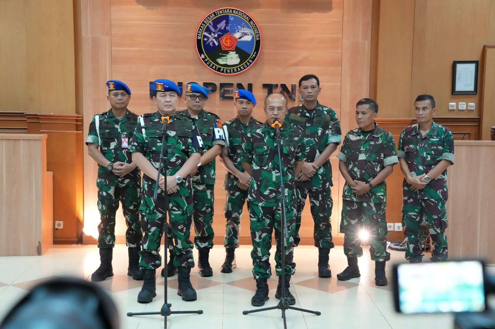 Kapuspen TNI Laksda TNI Julius Widjojono di Jakarta, Minggu (16/7/2023)
