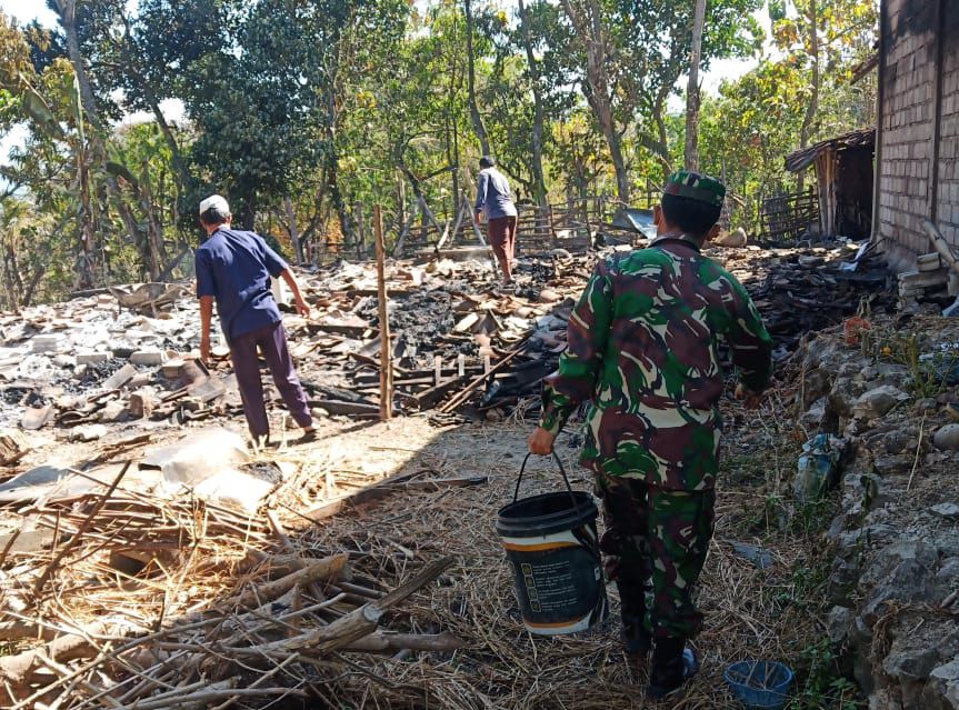 rumahnya di Dusun Kepyar Rt 04/08, Desa Kepyar, Kecamatan Purwantoro, terbakar akibat kelalaiannya pada Minggu(30/7/2023) sekitar pukul 16.00 WIB.