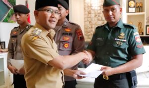 tiga orang mendapatkan apresiasi dari Bupati Said, yaitu anggota Polsek Juwangi, Bripka Suparno dan Aiptu Sukandar dan Koramil 19/Juwangi Kodim 0724/Boyolali Kopda Purwanto, pada Selasa (22/8/2023).