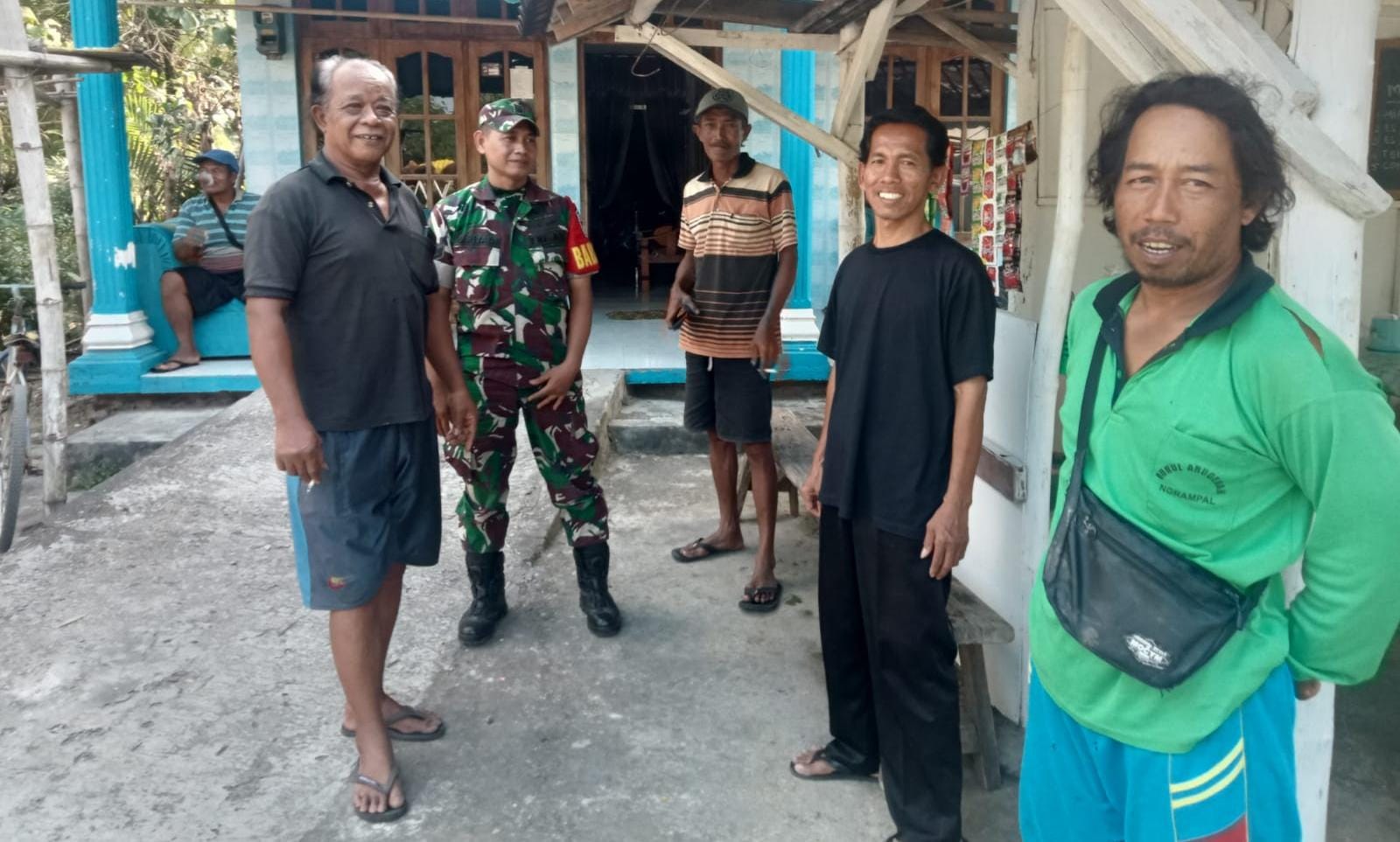 , Sertu Sugeng Riyadi melaksanakan giat Komsos dengan warga masyarakat Dukuh Sukolilo, Desa Pelemgadung, Kecamatan Karangmalang, Kabupaten Sragen, pada Jumat (13/10/2023).