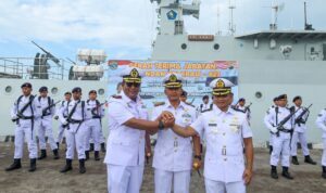 Komandan Satuan Patroli (Dansatrol) Lantamal IV Batam Kolonel Laut (P) Arif Rahman S.T., M.Tr.Hanla., M.M. pimpin upacara serah terima jabatan (Sertijab) Komandan KRI Krait-827 dari Mayor Laut (P) Mauludin Kepada Mayor Laut (P) Lucky Silviana Hermanto. Bertempat di Dermaga Fasharkan Mentigi, Tanjung Uban, pada Selasa (31/10/2023).
