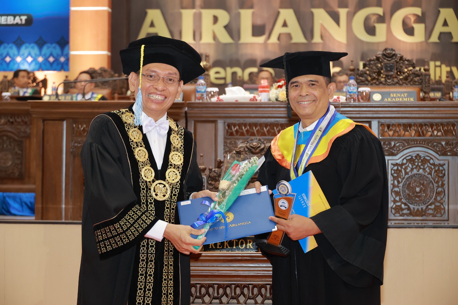 IPK Hampir Sempurna, Anggota Polri Ini Jadi Wisudawan Terbaik S3 FISIP Unair