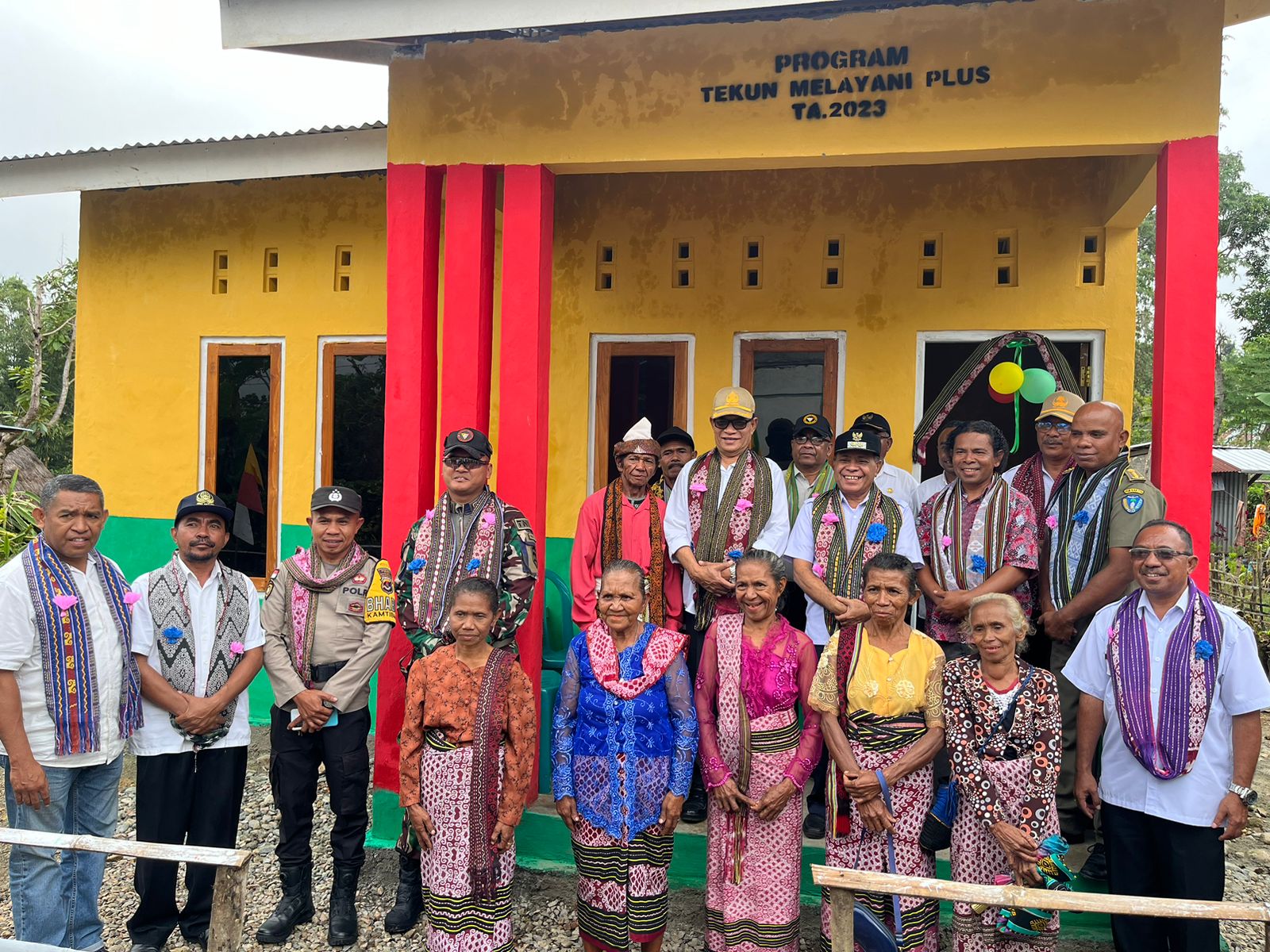 66462207-1d7Bupati TTU Dan Komandan Satgas Yonkav 6/NK Resmikan Rumah Program Tekun Melayani Plus6-4db7-a5b6-687734412403