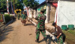 KBD Tahap III, Koramil 02/Banjarsari Bersama Warga Gotong Royong Bangun Saluran Air