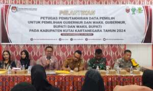 Pantarlih Muara Jawa Pesisir Dilantik, Sertu Tri Ageng: Peran Vital, Jaga Netralitas!