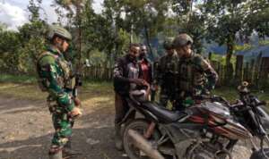 Ciptakan Kondusifitas Wilayah, Satgas Yonif 509 Kostrad Lakukan Hal Ini di Kampung Titigi Papua