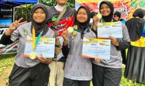 Adila-Meisya-Batrisya, Trio Srikandi Surakarta Raih Medali Emas Kejuaraan Panahan BOAC Piala Presiden RI 2024