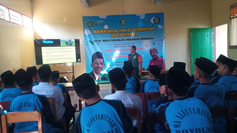 Serka Supardi Bekali Materi Bela Negara Pada Siswa di Sekolah Ini