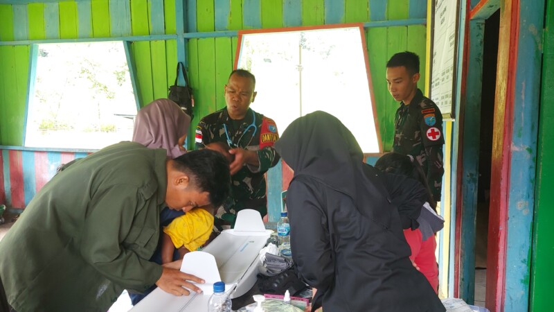 Gerak Cepat, Satgas Yonif 642/Kps Bantu Kesulitan Masyarakat Papua Di Kout Tahota