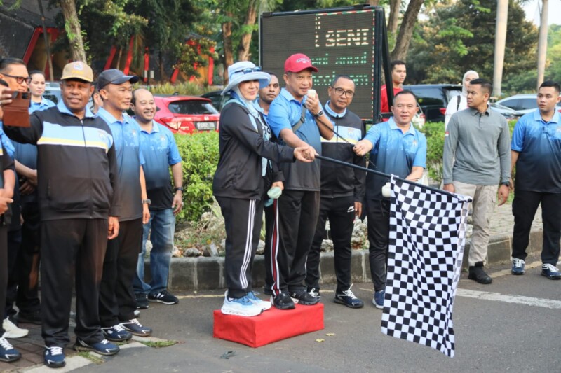 Mendagri Tito Karnavian Turut Ramaikan Jalan Sehat Rayakan HUT Ke-14 BNPP