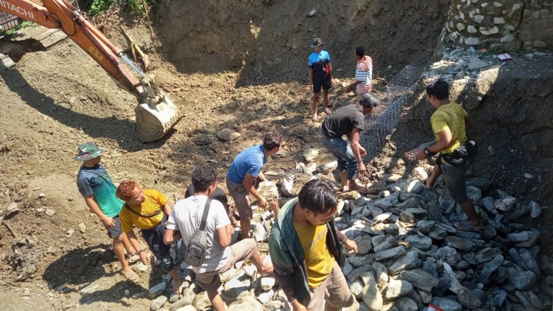 Antisipasi Banjir, Personel Kodim 1306/Kota Palu dan Masyarakat Lakukan Normalisasi Sungai Bambasiang