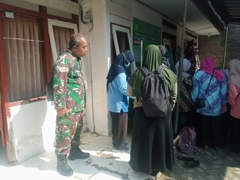 Tekan Angka Stunting, Satgas TMMD Kodim 0809/Kediri Gelar Pelayanan KB dan Penyuluhan Pencegahan Tengkes