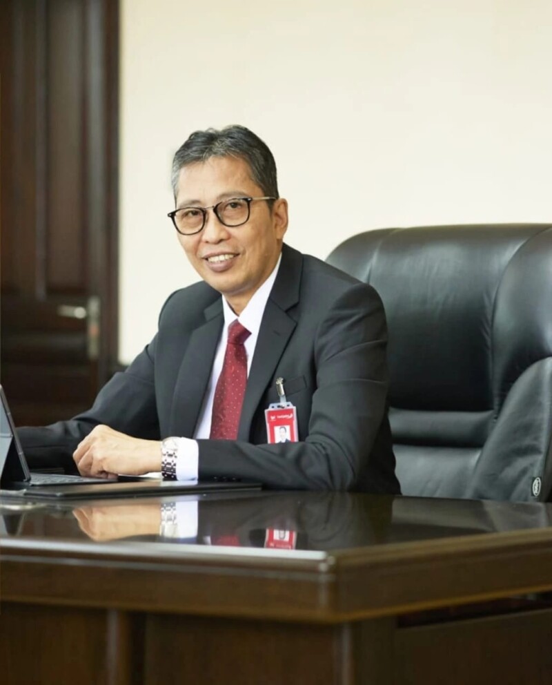 Busrul Iman, Wisudawan Terbaik S3 Unair Yang Kini Menjabat Direktur Utama Bank Jatim