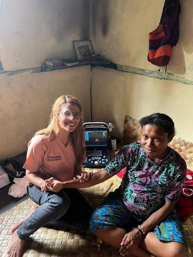 Amira Abdat, Dokter Cantik Alumnus Unair Setia Mengabdi di Ujung Timur Indonesia Karena Panggilan Jiwa