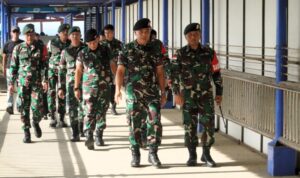 Datangi Satgas Pamtas Yonarmed 11 Kostrad di Pos Kotis, Tim Wasev Ster TNI Tekankan Soal Integritas dan Ketahanan Mental