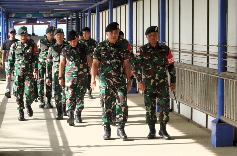 Datangi Satgas Pamtas Yonarmed 11 Kostrad di Pos Kotis, Tim Wasev Ster TNI Tekankan Soal Integritas dan Ketahanan Mental