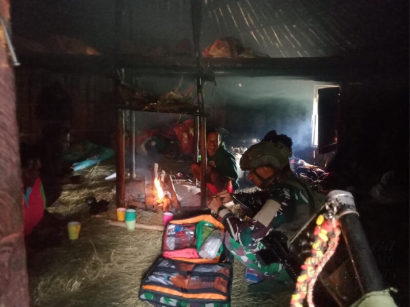 Beri Pelayanan Kesehatan, Satgas Yonif 323 Buaya Putih Blusukan Ke Pedalaman Papua