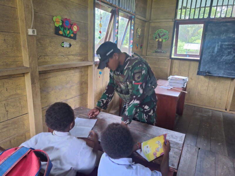 Satgas 641/Bru Di Papua, Tak Hanya Mengabdi Untuk Keamanan Tapi Juga Pendidikan Anak Bangsa