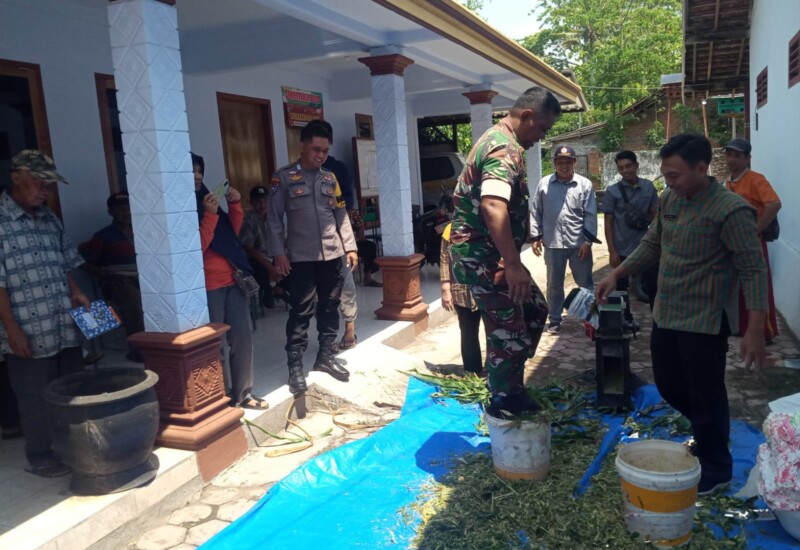 Dorong Kemandirian Peternak, TNI Sinergi Dengan Polri Trenggalek Lakukan Hal Ini