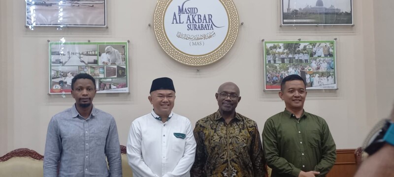 Shalat Jumat di Masjid Al-Akbar Surabaya, Dubes Rwanda Teringat Kampung Halaman