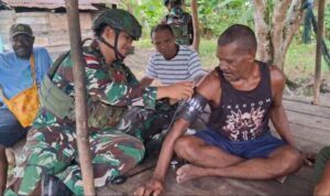 Door to Door, Satgas Yonif 642/KPS Berikan Layanan Kesehatan di Daerah Pedalaman Papua