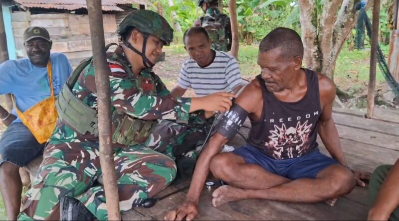 Door to Door, Satgas Yonif 642/KPS Berikan Layanan Kesehatan di Daerah Pedalaman Papua