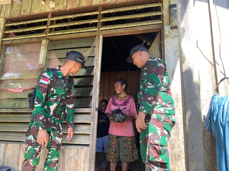 Satgas Yonif 641/Bru Lakukan Komsos di Kampung Benawa, Ternyata Ini Alasannya