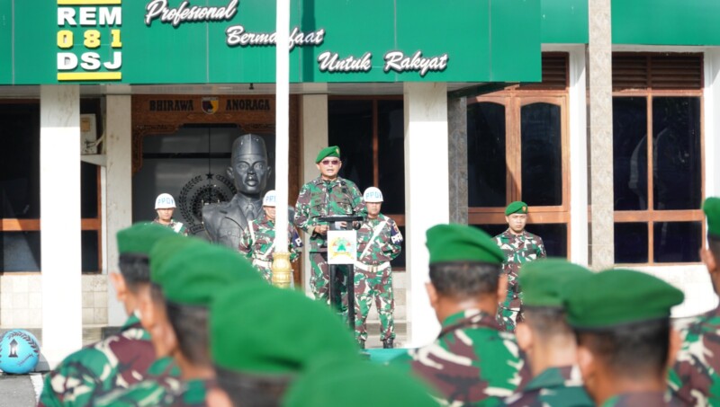 Gelar Upacara, Kasrem 081/DSJ Bacakan Pesan Panglima TNI