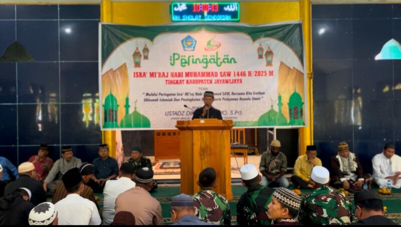 Peringatan Isra' Mi'raj di Walesi, Eratkan Ukhuwah Islamiyah Satgas Yonif 641/Bru dan Masyarakat