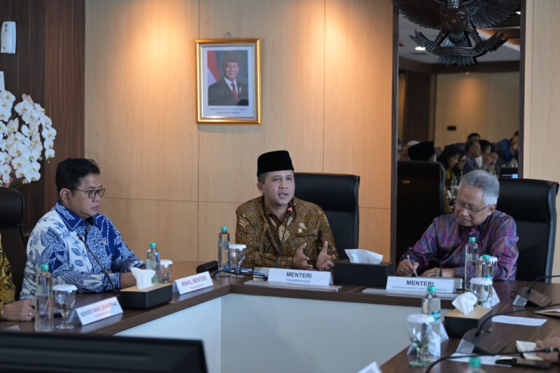 Kementrans-Kemdiktisaintek Sepakat Kolaborasi, Viva Yoga Mauladi: Kita Bangun Sekolah Unggulan Untuk Anak Transmigran!