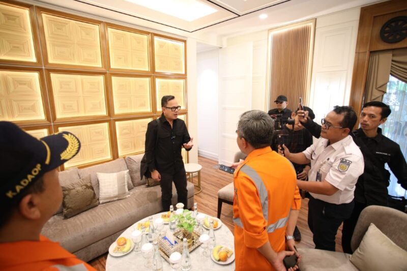 Wamendagri Bima Arya: Kalau Warga Saja Mau Naik Transportasi Umum, Pejabat Jangan Gengsi!