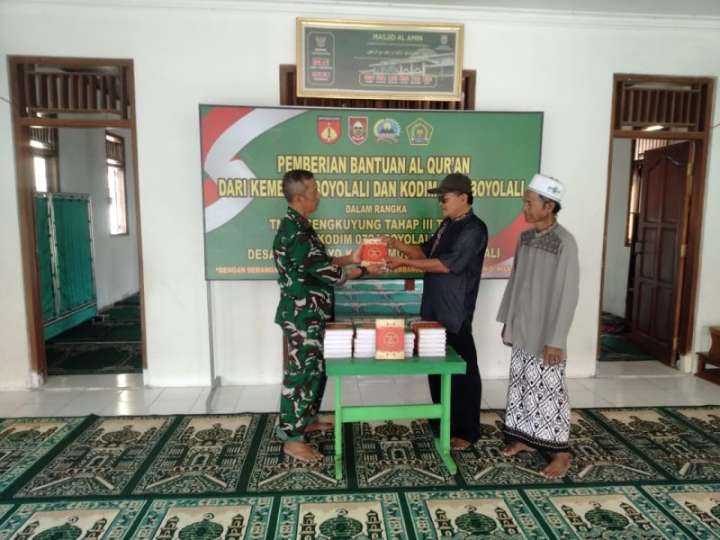 Sentuhan Iman dari Prajurit: Satgas TMMD Boyolali Serahkan Al-Qur’an ke Masjid Al Amin