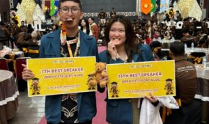 Tim Debat UNAIR Tembus Semifinal NUDC 2025, Buktikan Konsistensi Ksatria Airlangga di Kancah Nasional