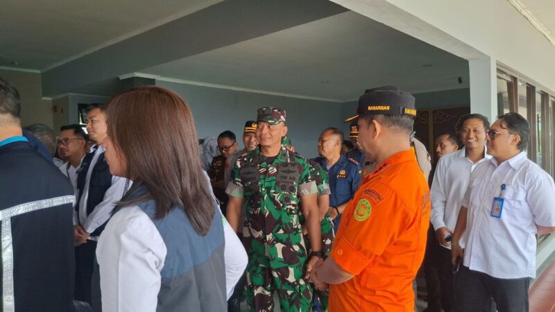 Kabasarnas didampingi Kasdam V/Brawijaya Tinjau Kesiapsiagaan Nataru di Pelabuhan ASDP Ketapang Banyuwangi Tahun 2025/2026