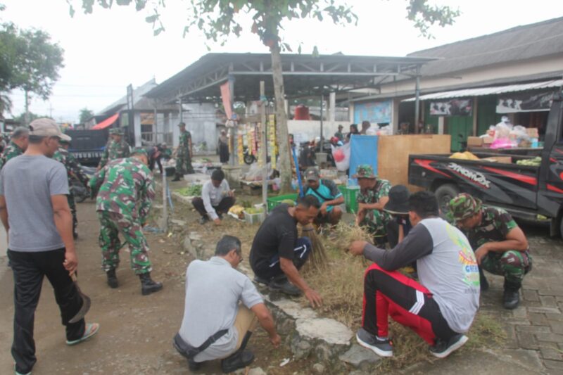 Kodim 0806/Trenggalek Bersih-Bersih Pasar, Ternyata Ini Alasannya