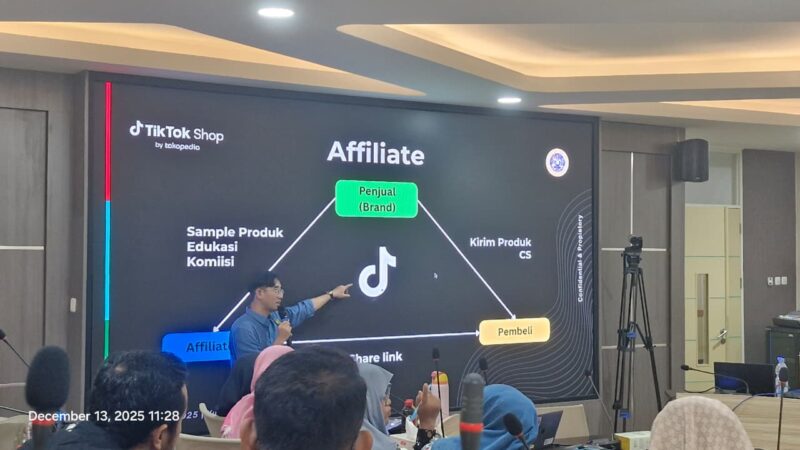 PSDM UNAIR Siapkan Emak-emak UMKM Kuasai Medan Bisnis Digital TikTok