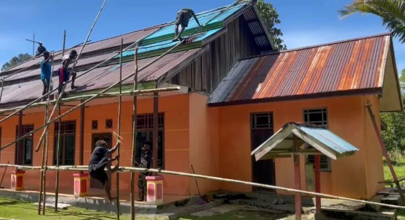 Satgas Pamtas dan Warga Benahi Gereja Afkrem, Rajut Kebersamaan di Perbatasan RI-PNG