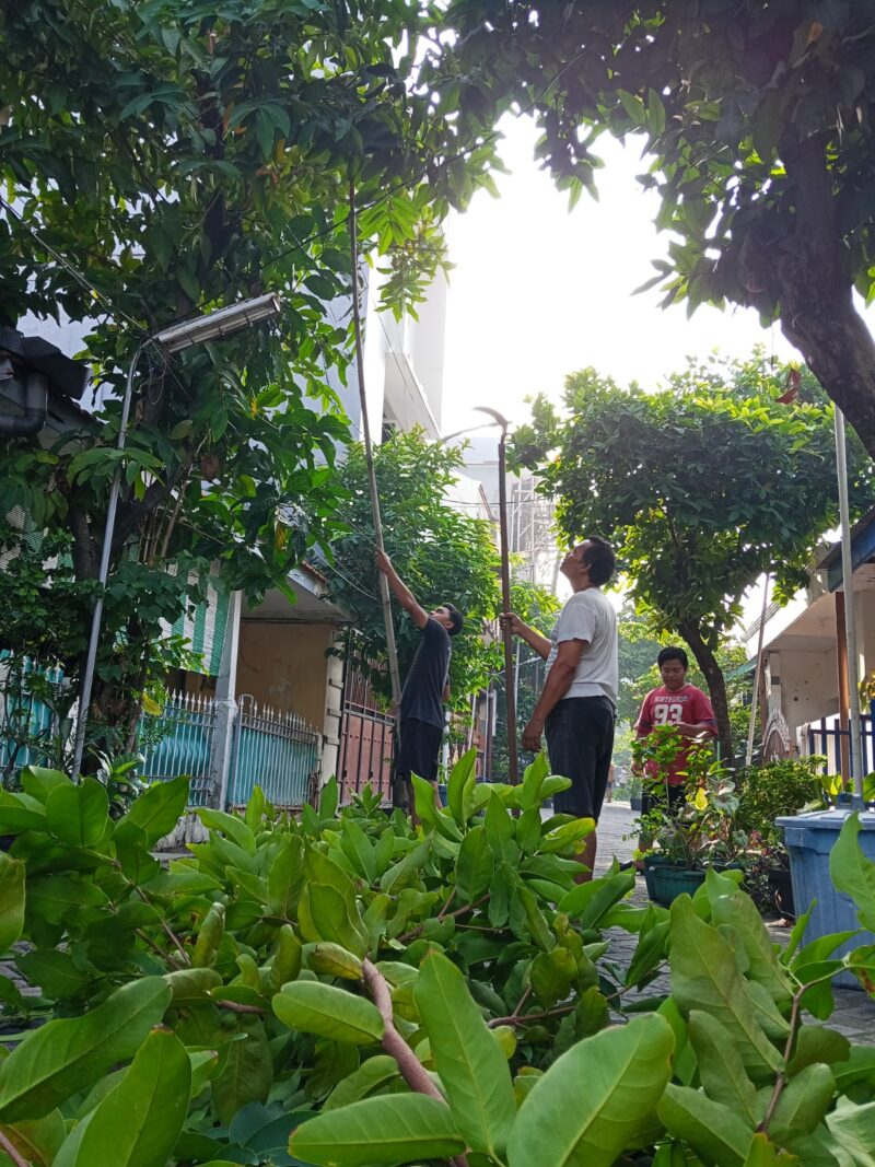 Kerja Bakti Serentak Warga Kedung Tarukan Baru, Antisipasi Banjir dan Penguatan Kampung Asri di Mojo