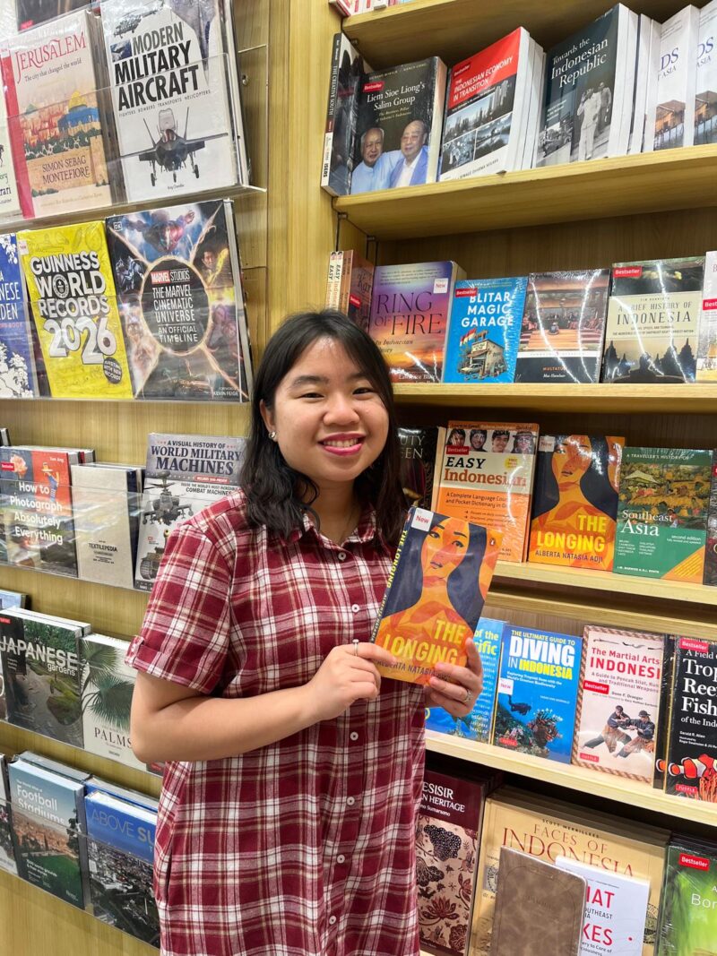 Alberta Natasia Adji, Alumnus UNAIR, Menembus Pasar Internasional lewat Novel The Longing