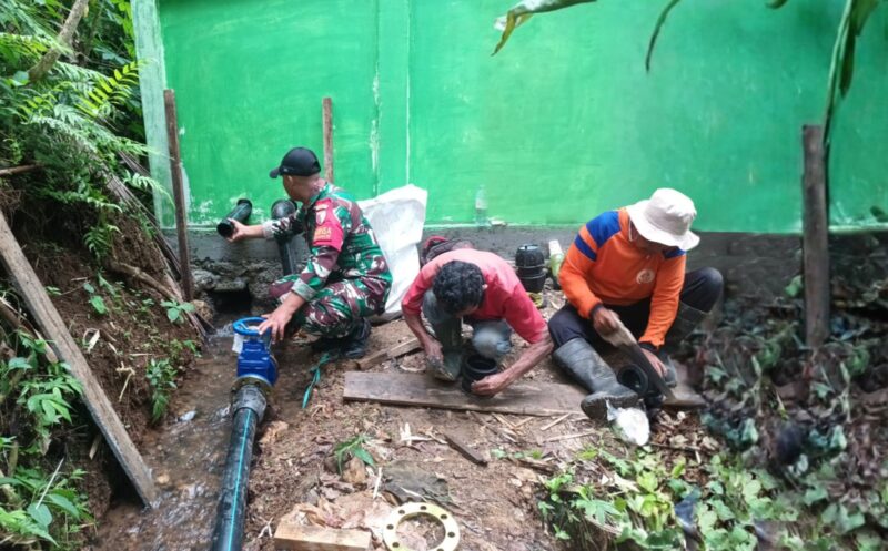 TNI Turun ke Sawah, Babinsa Kawal Irigasi Pompanisasi Perkuat Ketahanan Pangan di Trenggalek