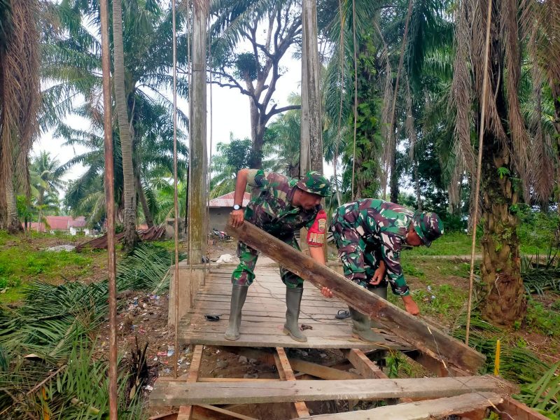 TNI Rehabilitasi Jembatan Gantung Purba Sinomba, Akses Vital Warga Padang Lawas Utara Kembali Aman