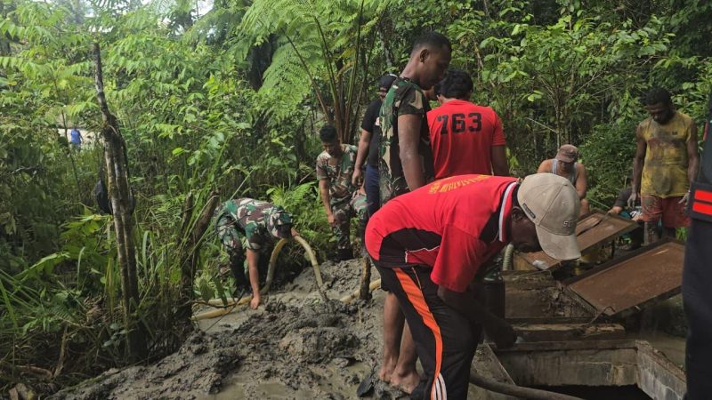 Prajurit dan Warga Kumurkek Bergotong Royong Pulihkan Akses Air Bersih di Maybrat